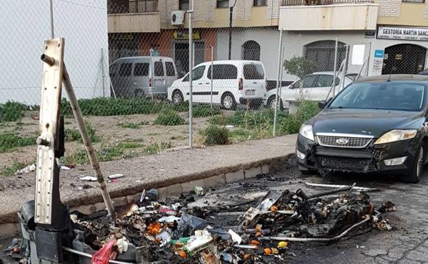 Queman un contenedor de basura en la primera noche del año