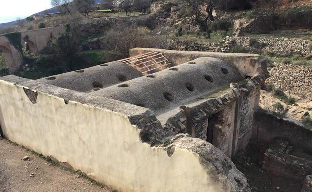 Dalías adecenta los Baños de la Reina