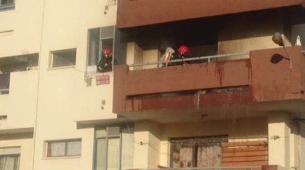 Arde un sofá y una persiana en un balcón de La Curva, en Adra