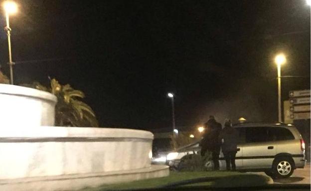 Empotra su coche contra la Fuente del Mar y se da a la fuga