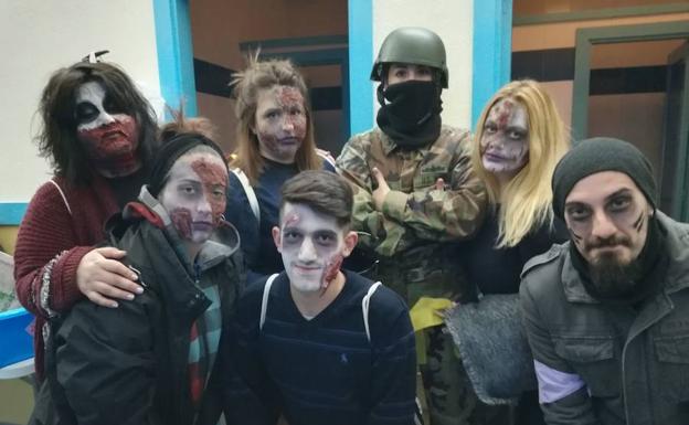 El terror se instala en adra con una nueva invasión zombi