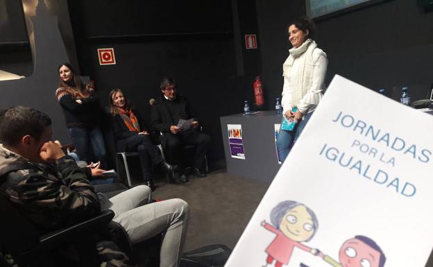 'Cavites' debate sobre el papel de la mujer gitana en el siglo XXI