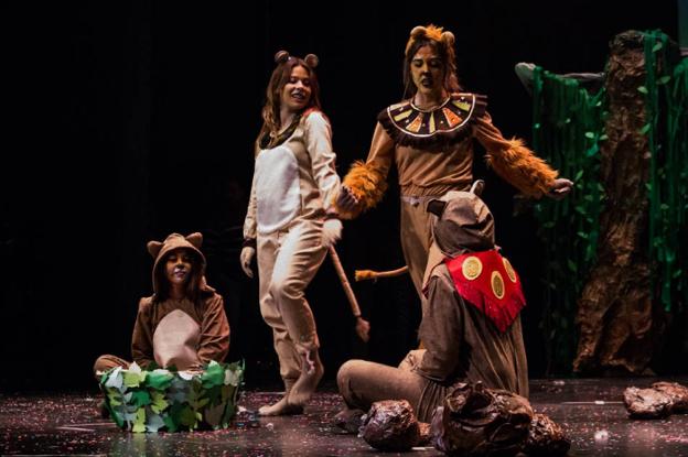 Estudiantes del IES Gaviota ponen voz y rostro al musical 'El Rey León'