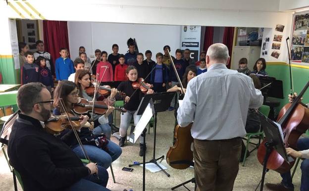 La OCAL se instala en el colegio Pedro de Mena de Adra