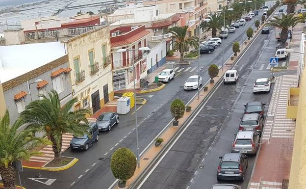Adra anuncia la renovación integral del firme en el bulevar de Puente del Río