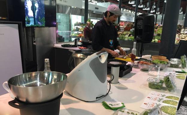 El tirabeque hace campaña en el Mercado de Almería