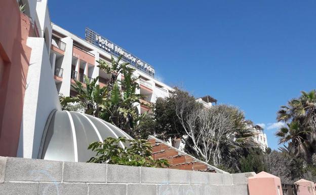 La venta forzosa, la única «solución» para la reapertura del hotel Mirador de Adra
