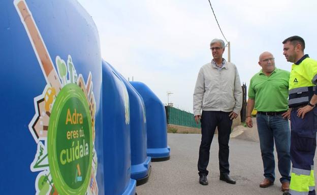 Los abderitanos estrenan 300 papeleras y 250 contenedores en dos años