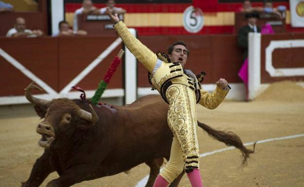 El Fandi torea en Berja