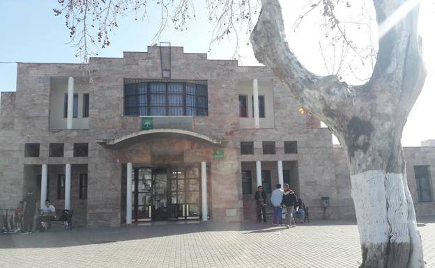 Detenido por amenazar con arma blanca a un médico en Berja