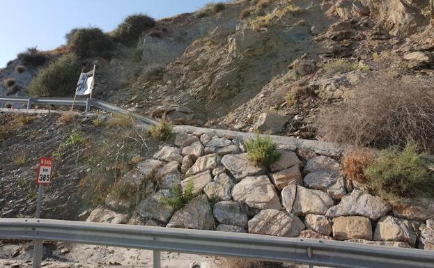 Fomento asume con carácter de urgencia la retirada de los desprendimientos en El Lance