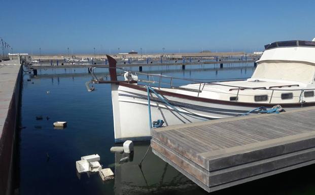 Adra quiere un puerto limpio