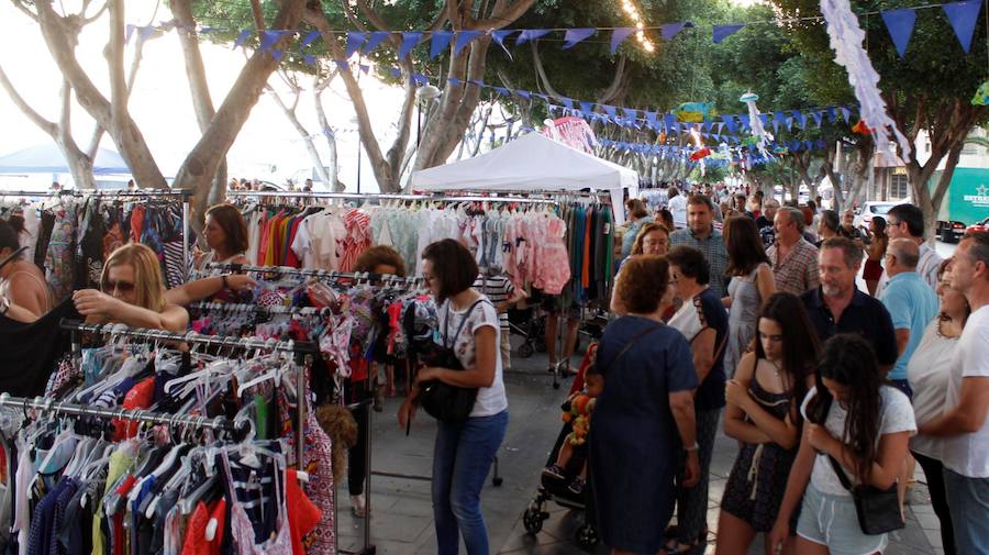 Inaugurado el Mercado Marinero en los jardines del puerto de Adra