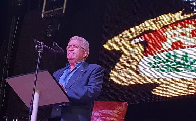 Homenaje a más de 40 años de docencia en el pregón de la feria de Berja