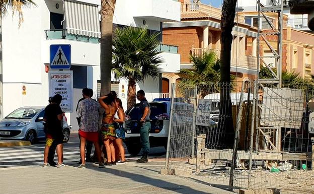 Malestar entre los juerguistas por el control «abusivo» de los agentes