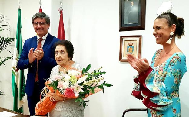 «La calle es mi vivir, entro y salgo, y por eso todo el mundo me conoce en Adra»