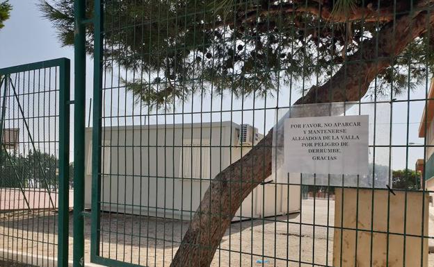 Educación instala un aula prefabricada en el colegio de La Curva para 13 alumnos de Adra
