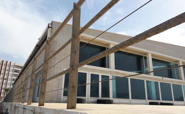 El PSOE critica la demora «de dos meses» en la reforma de la Piscina