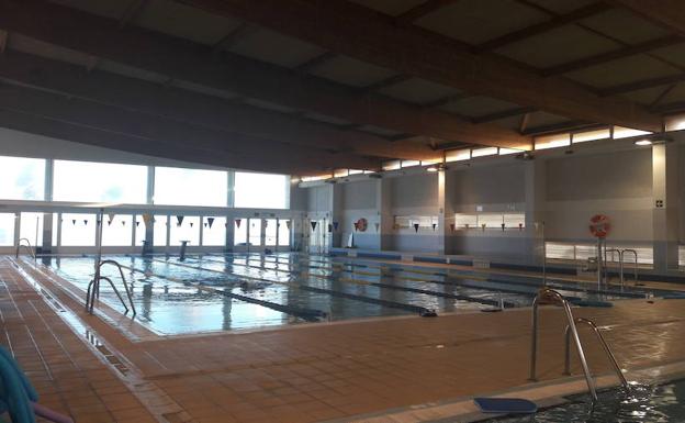 La Piscina Municipal amplía plantila y gana nuevos servicios