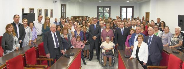 Adra plasma en una imagen histórica el pasado y el presente de su clase política