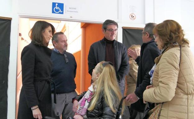 Adra se compromete a crear itinerarios sin barreras entre el casco antiguo y el centro