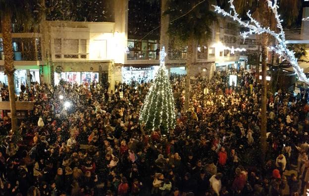Nieve en Adra para inaugurar la Navidad
