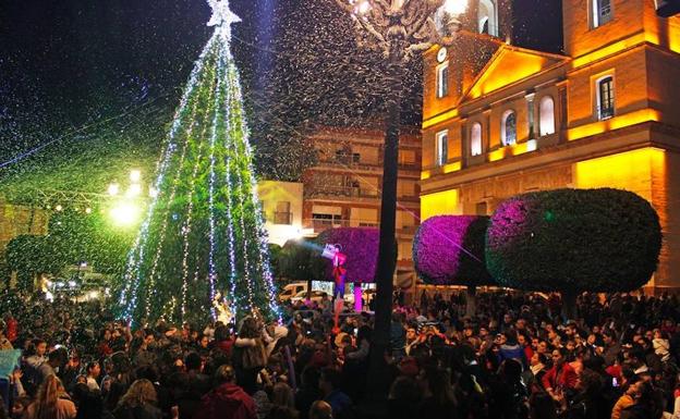 Luz y color en las calles de Berja para celebrar la Navidad
