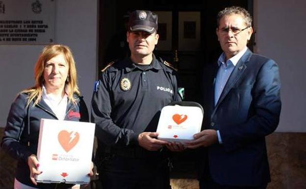La Policía Local de Berja estrena desfibriladores para actuar en caso de infarto