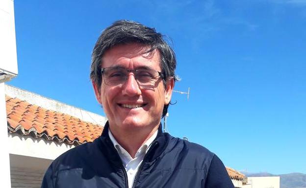 Cortés: «Adra reúne los ingredientes que se necesitan para albergar alojamiento hotelero»