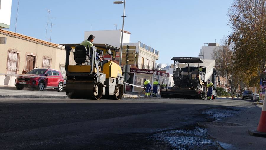 Adra inicia un plan para pavimentar un docena de calles