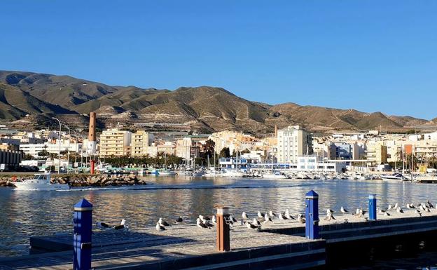 Adra suma 162 vecinos en 2018 y roza los 25.000 habitantes