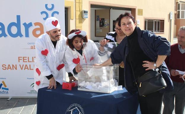 El pequeño comercio regala anturios y cenas románticas por San Valentín