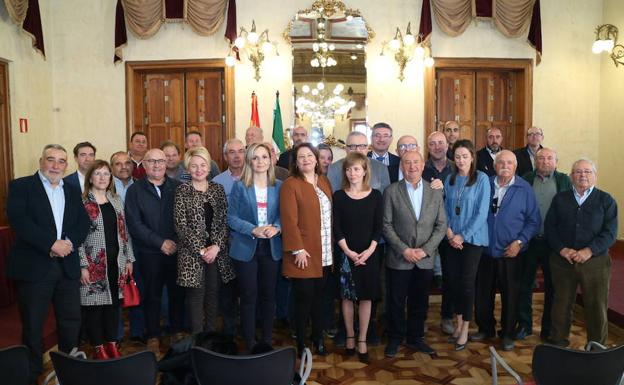 Crespo entrega más de un millón de euros a la comunidad de regantes Río Adra
