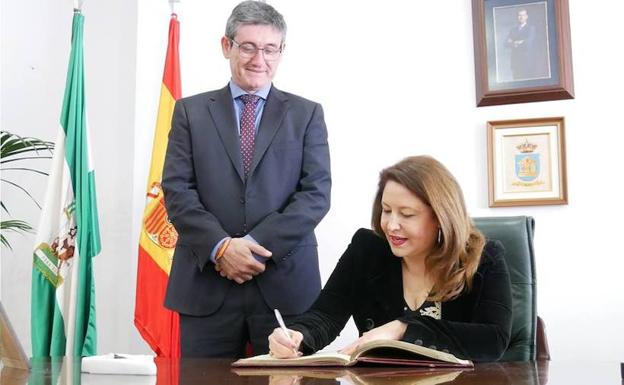 Crespo visita Adra como consejera de Agricultura