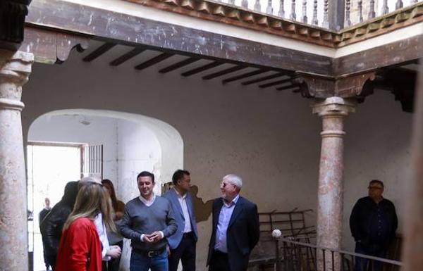El presidente de Diputación visita el Palacio del Rey Chico