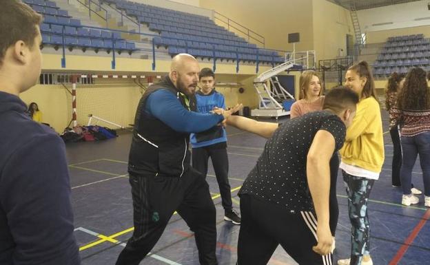 Curso de defensa personal gratuito en Adra