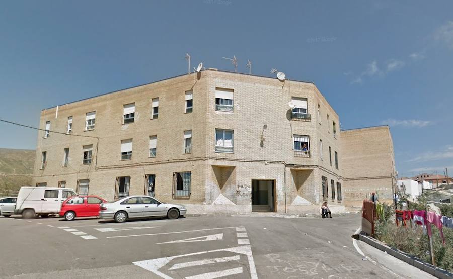 Detectan 27 enganches de luz ilegales en un bloque de 30 viviendas públicas en alquiler