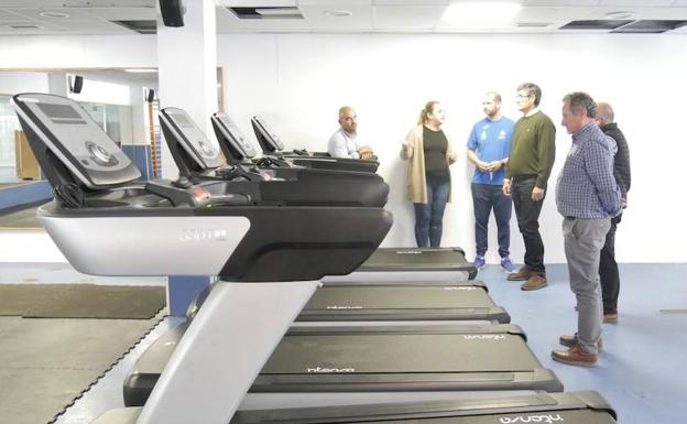 Llegan las nuevas máquinas a la Piscina de Adra