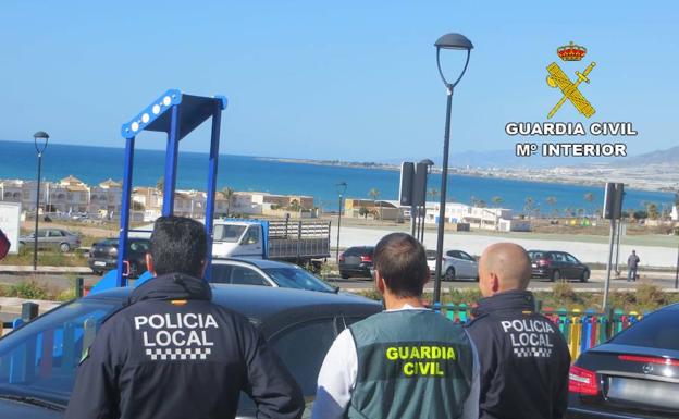 Detenido un hombre en Balanegra por exhibirse ante menores