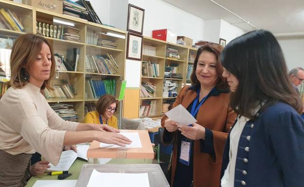 La consejera de Agricultura anima a «ejercer el voto y ejercerlo bien»