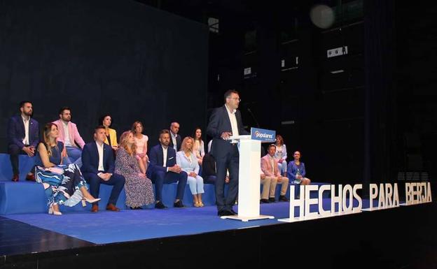 Lupión se compromete a «poner orden» en el agua de Berja de forma inmediata