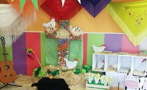 La escuela infantil Había Una Vez presenta su primera cruz de mayo