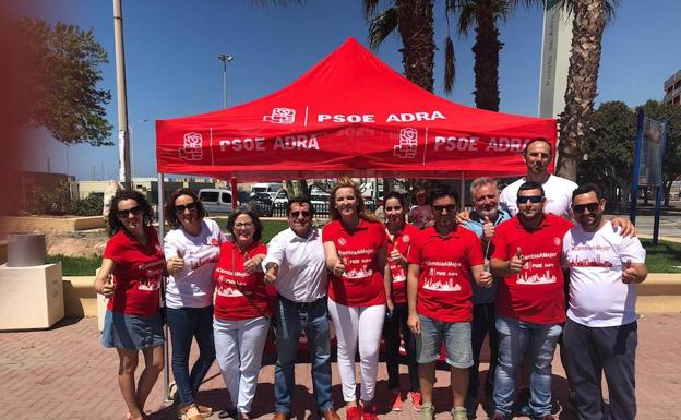 El PSOE pide el voto para que Adra recupere su «esplendor»