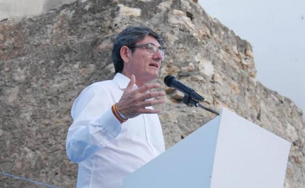 Manuel Cortés quiere reubicar el recinto ferial de Adra