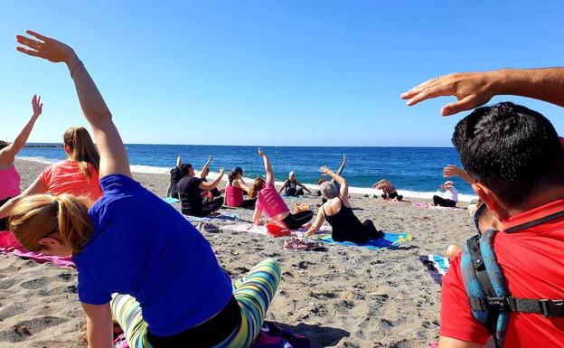 Comienzan las clases de yoga y pilates en la playa