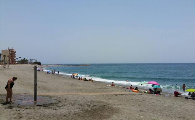 Adra pone a punto sus playas