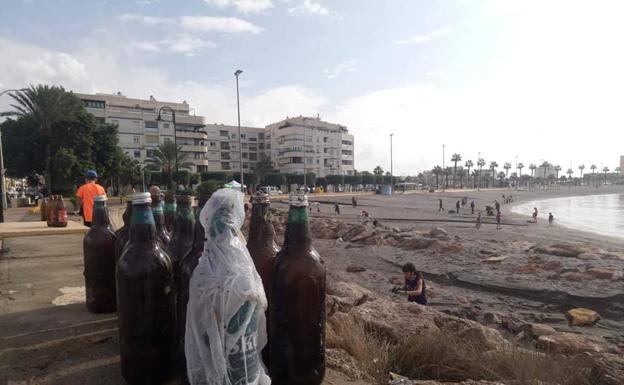 Adra convoca una limpieza voluntaria del fondo marino