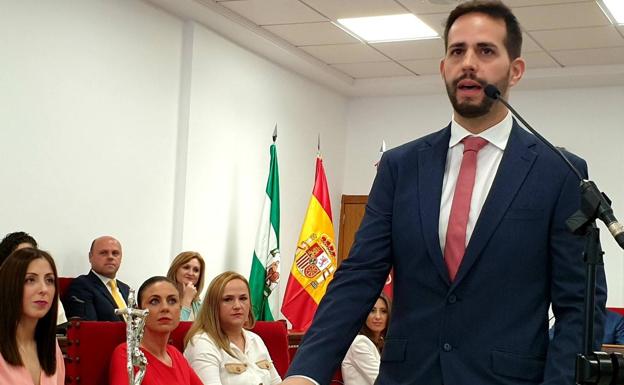 El concejal de Presidencia aclara que son liberaciones parciales y desmiente las cifras del PSOE