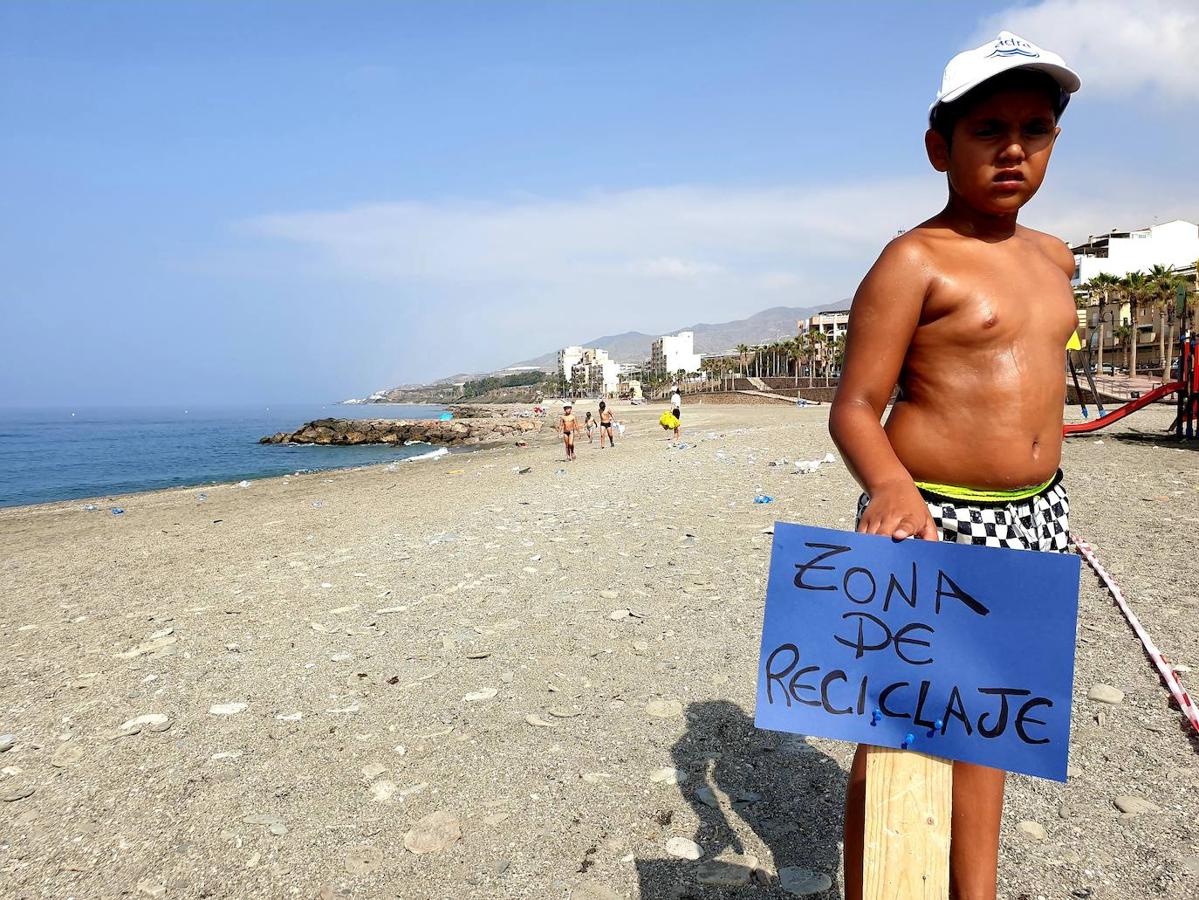 Adra da una lección de respeto por el mar