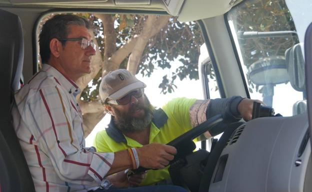 El Ayuntamiento adquiere un camión para limpiar calles y plazas «en profundidad»